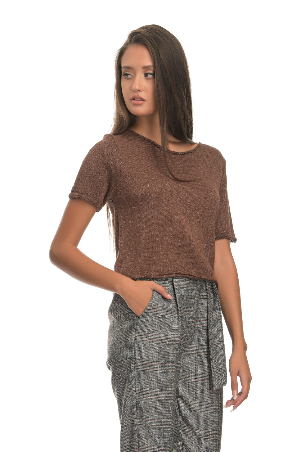 Brown knitted short-sleeved blouse with gold thread