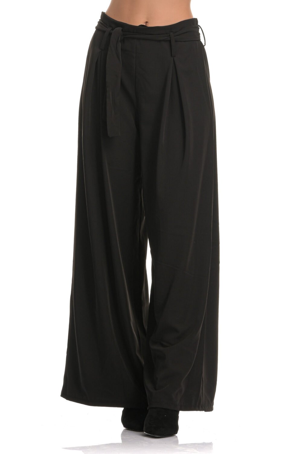 Ψηλόμεση παντελόνα με ζώνη σε μαύρο χρώμα