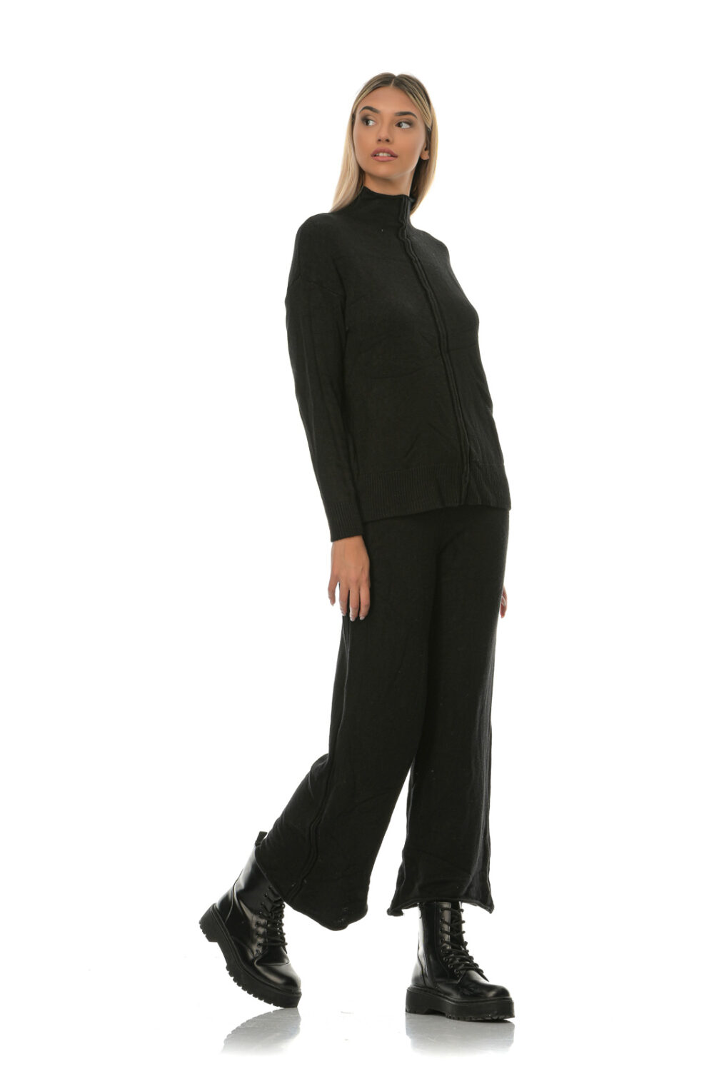 Knitted set with blouse and pants black