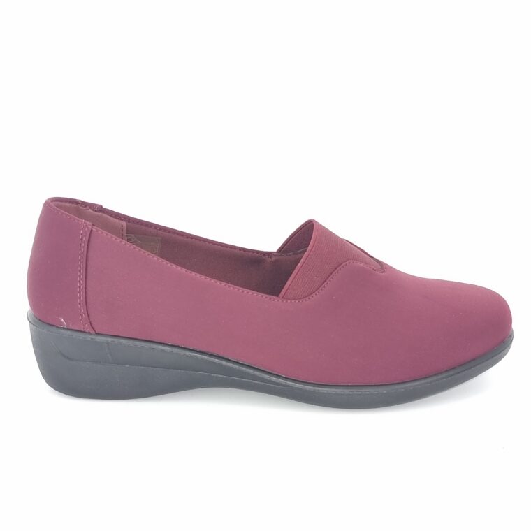 Shoe with low heel burgundy