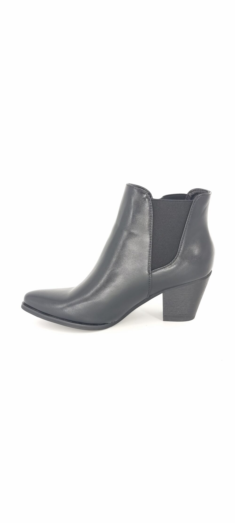 Pointed boot with low thick heel black
