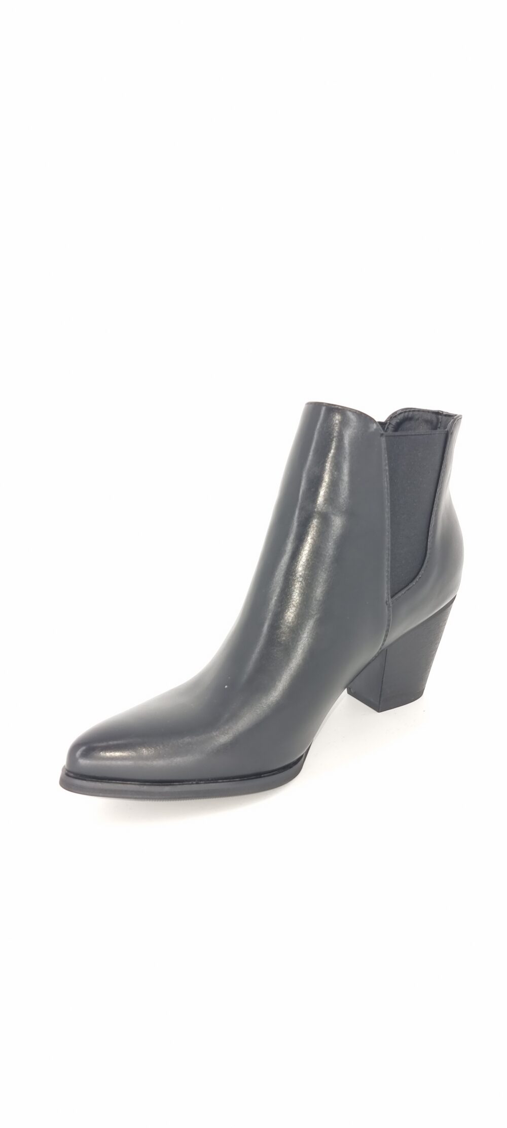 Pointed boot with low thick heel black