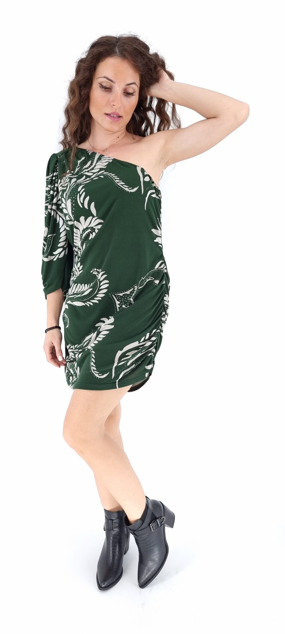 Short dress with a sleeve and white designs green