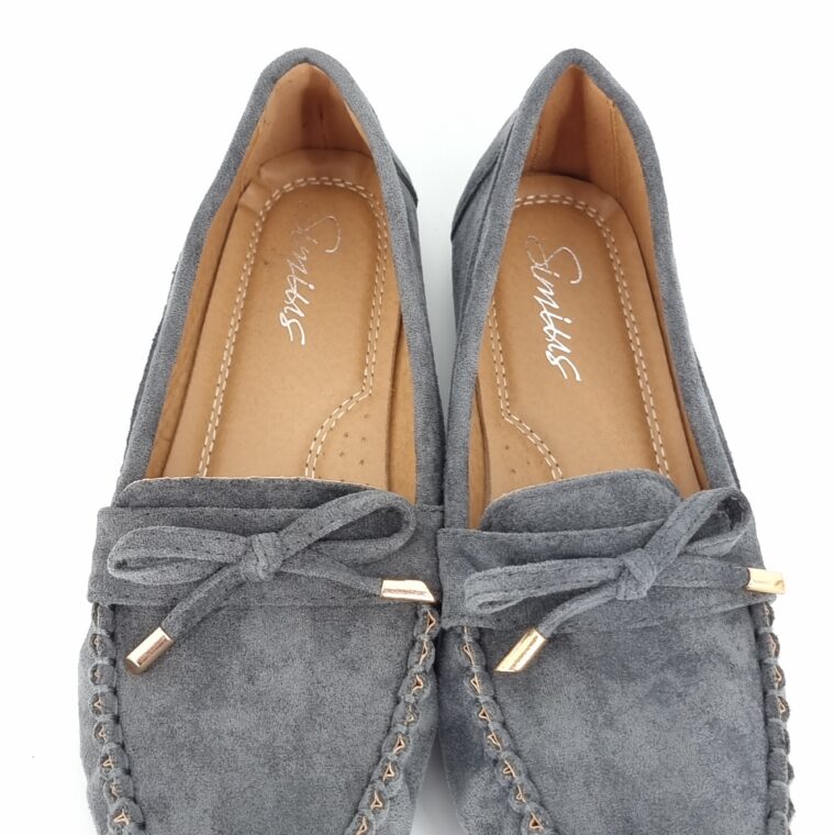 Suede moccasins with bow gray