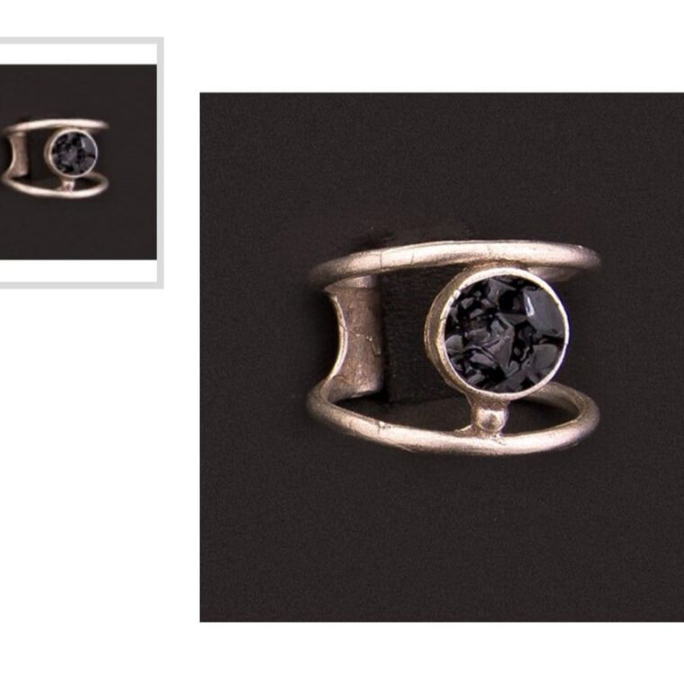 Χειροποίητο δαχτυλίδι από επαργυρωμένο ορείχαλκο με μαύρη πέτρα