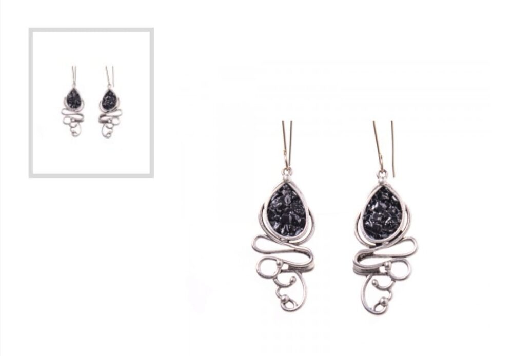 Handmade earrings with onyx stone