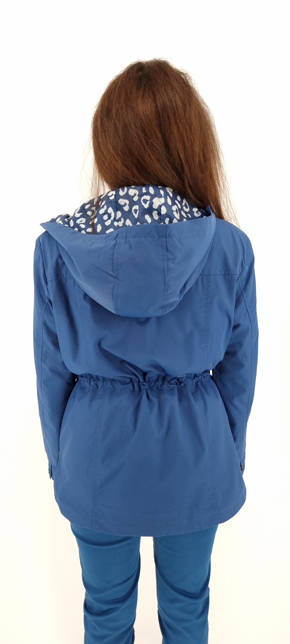 Cloak with leopard pattern inside blue