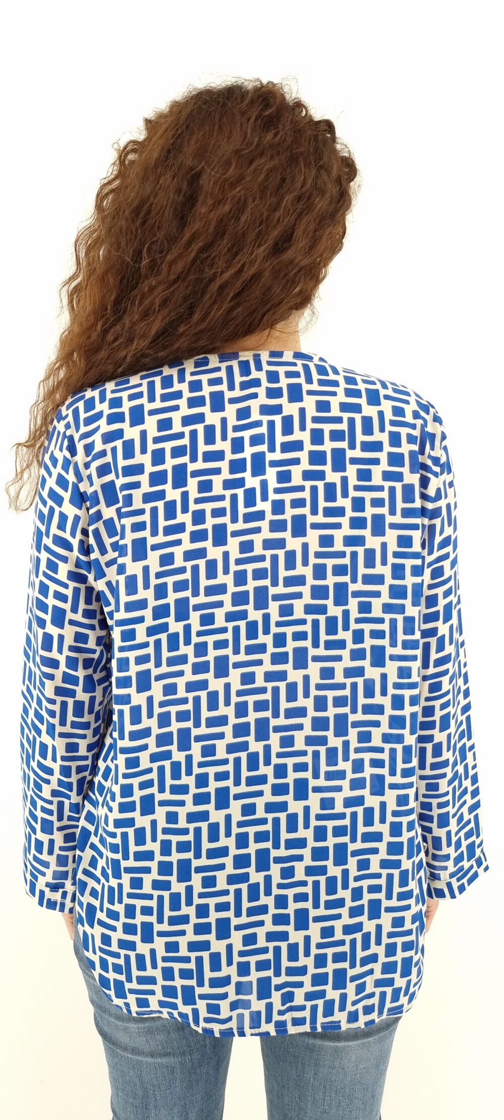 Μπλούζα με μοτίβο γεωμετρικά σχήματα και V λαιμόκοψη άσπρο μπλε
