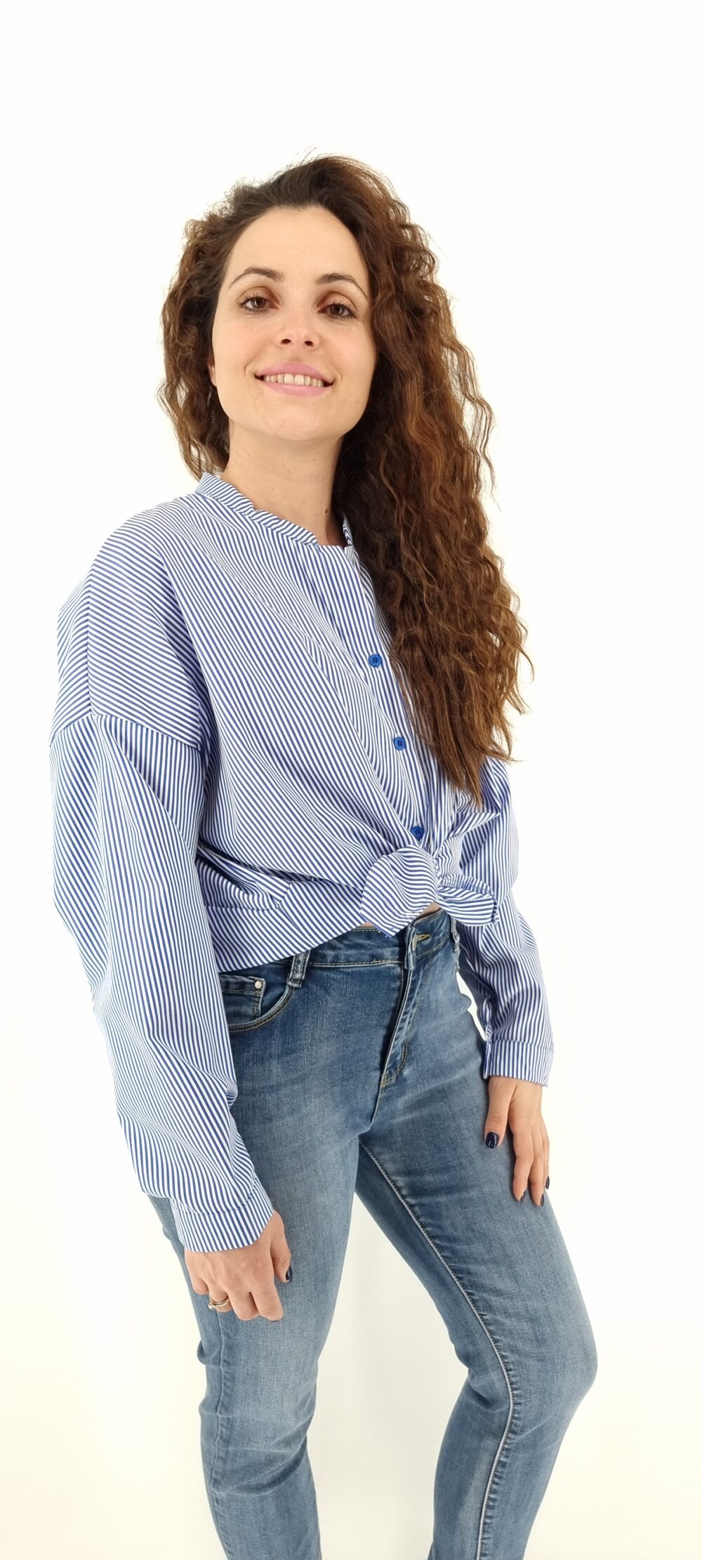 Short striped shirt with front sealing white blue