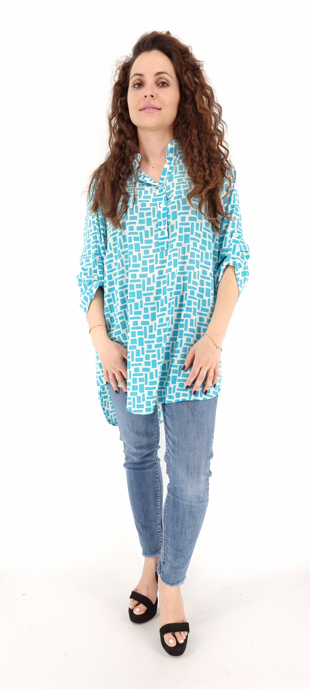 Shirts with a pattern of geometric shapes white light blue