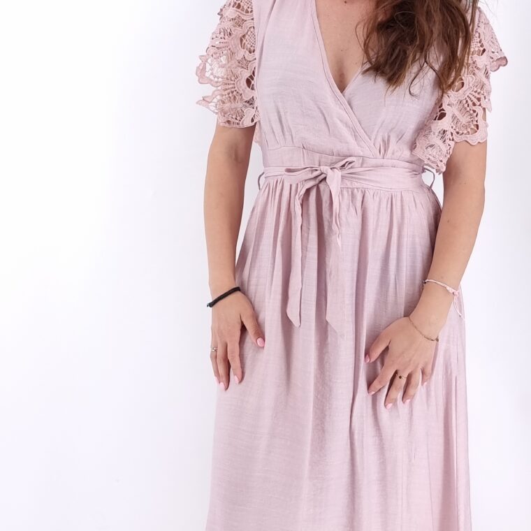 Φόρεμα κρουαζέ μακρύ με δαντέλα στο μανίκι και ζώνη ροζ