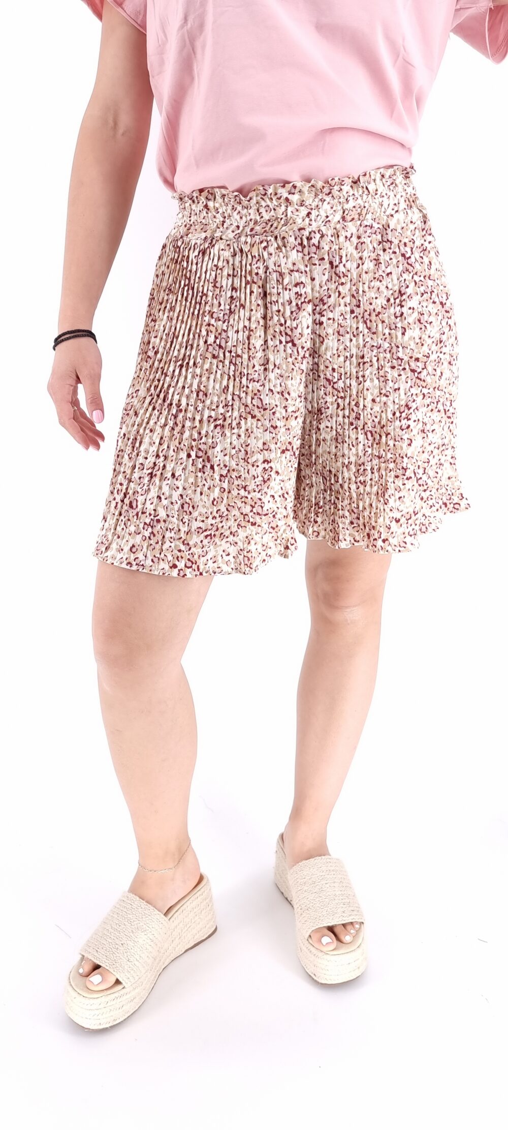 Pleated floral shorts with elastic in the middle pink