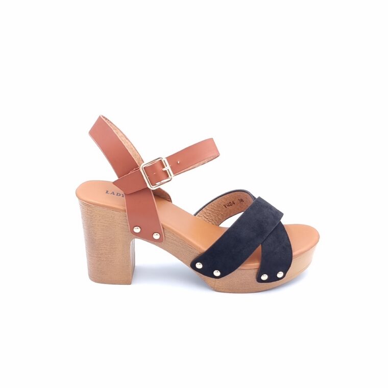Sandal with wooden heel and cross pattern black