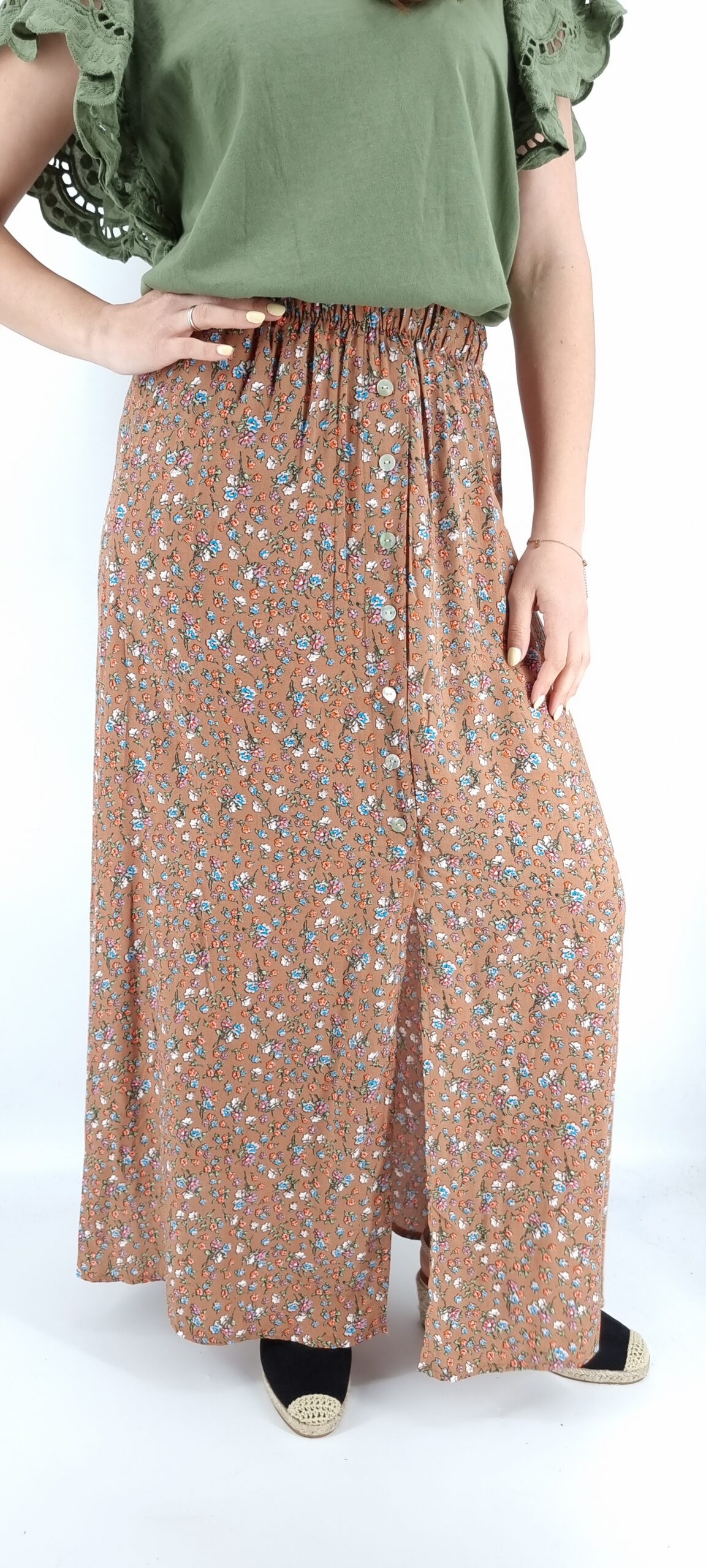 Long floral skirt with elastic waist and decorative buttons blue