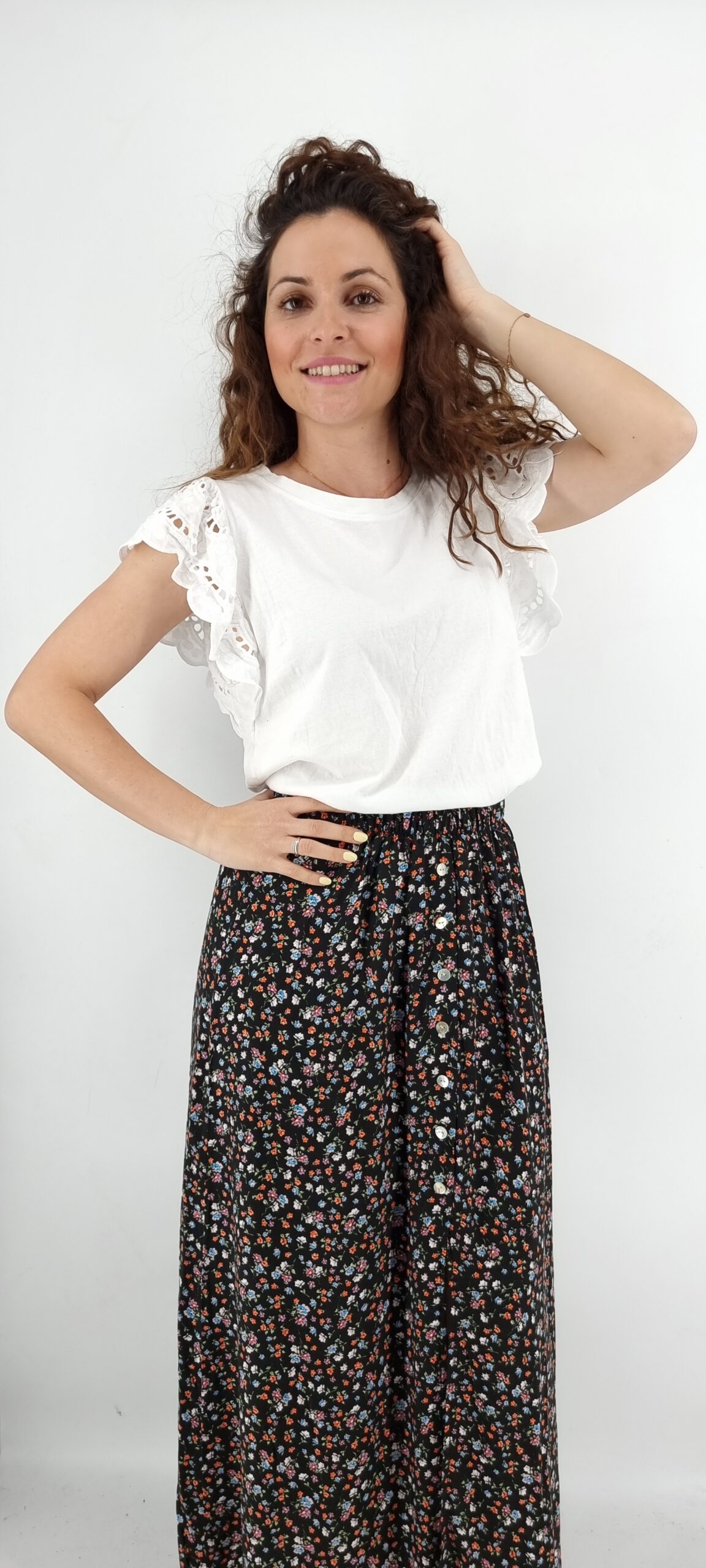 Long floral skirt with elastic in the middle and decorative buttons black