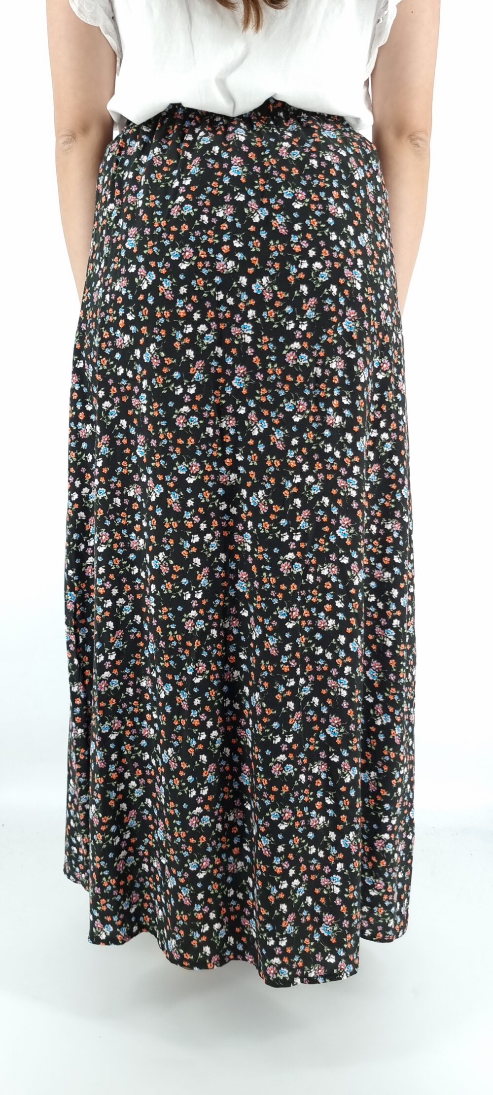 Long floral skirt with elastic in the middle and decorative buttons black