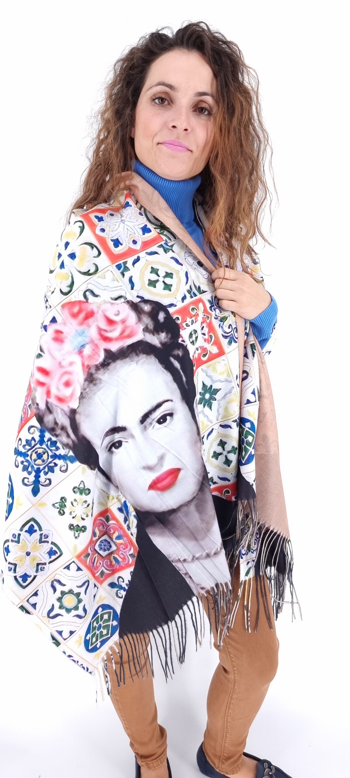 Εσάρπα με μοτίβο πίνακα με τη Frida Kahlo άσπρο