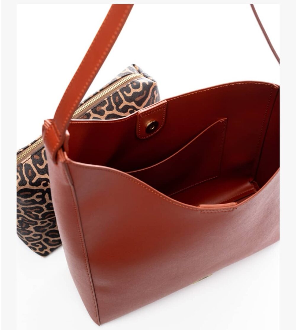 Τσάντα ώμου τερακότα με έξτρα τσαντάκι σε animal print veta bags accesories