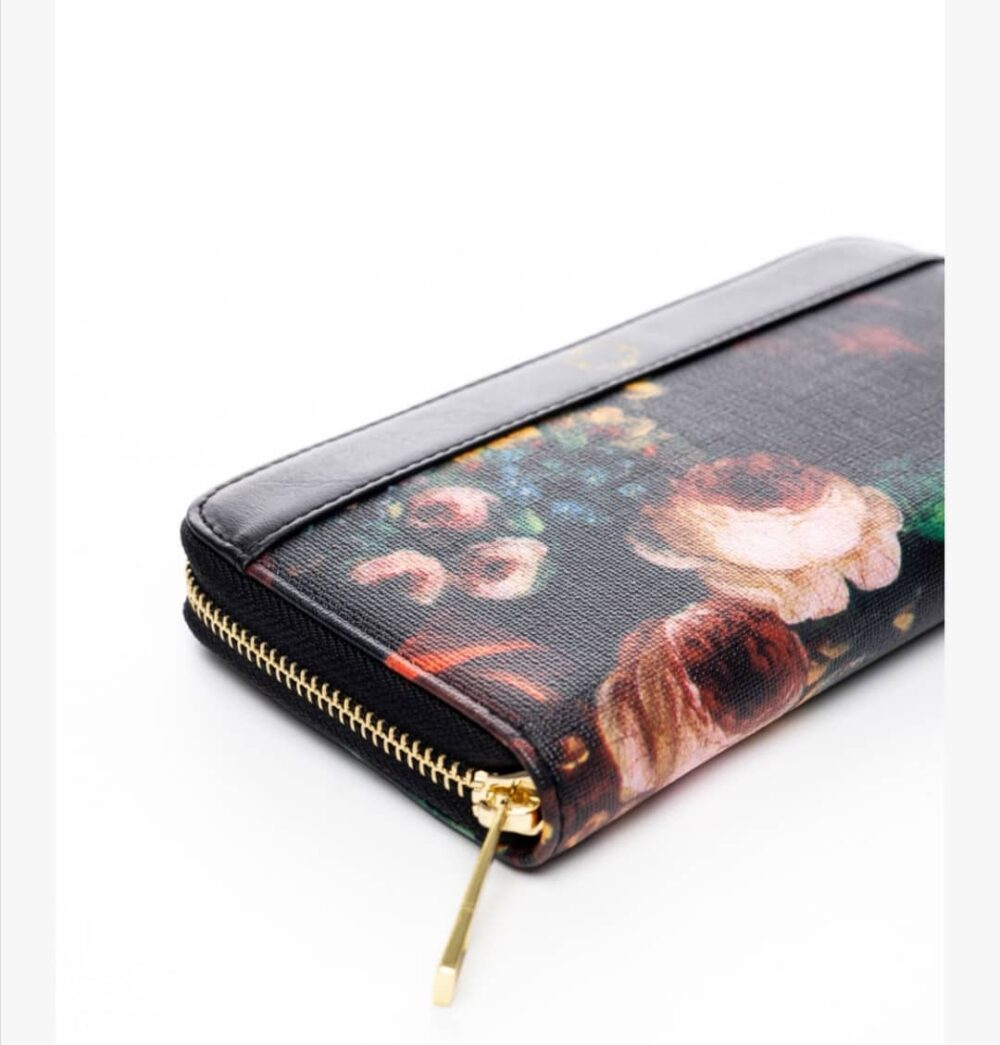 Πορτοφόλι φλοράλ σε συνδυασμό με μαύρο veta bags accesories