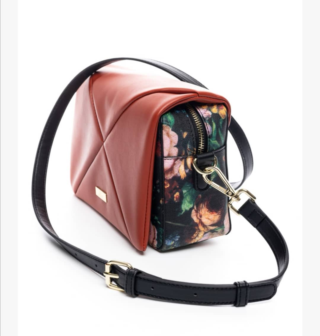 Τσάντα χιαστί φλοράλ σε συνδυασμό με τερακότα veta bags accesories