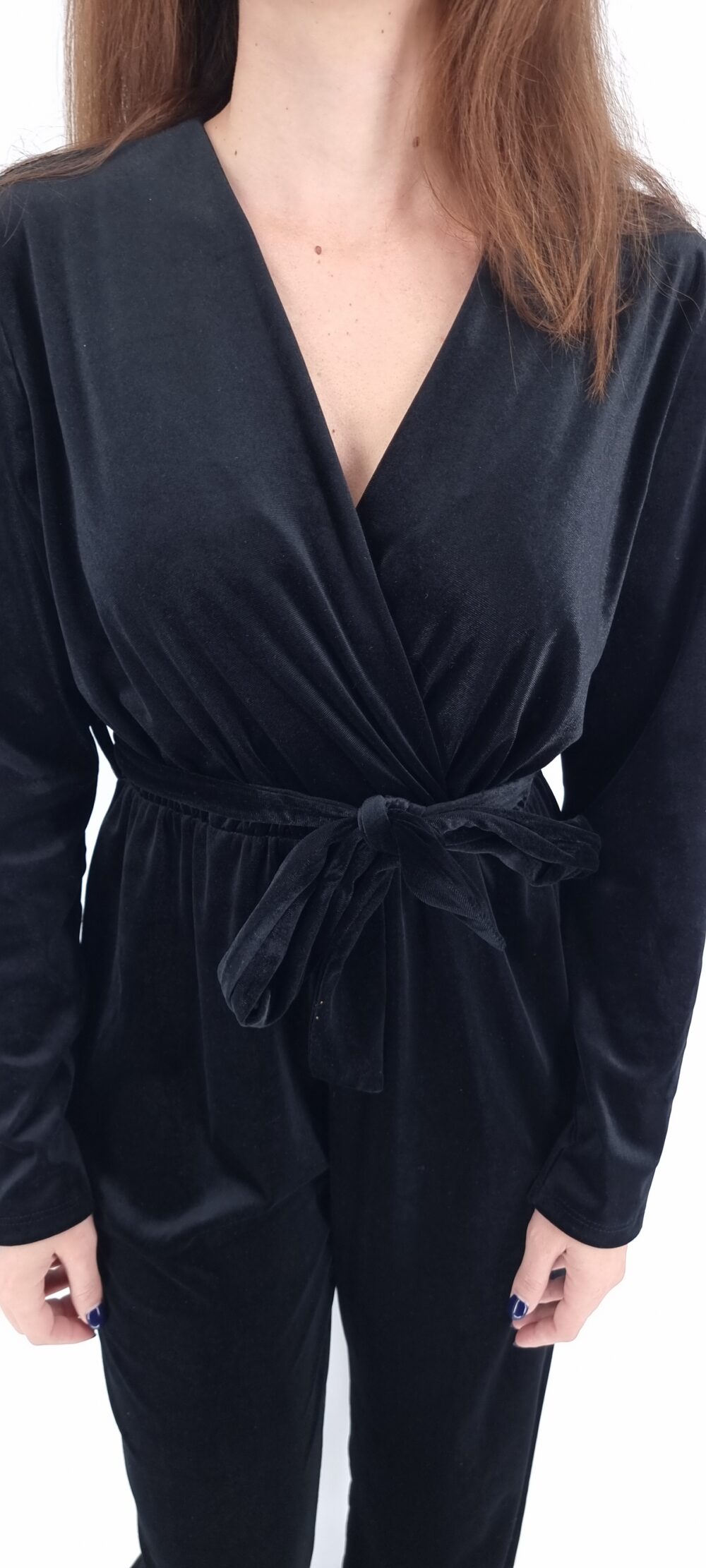 Ολόσωμη φόρμα βελουτέ κρουαζέ με ίδια ζώνη μαύρο