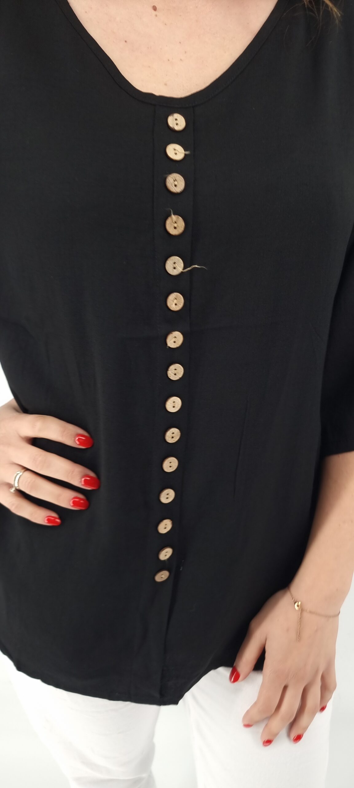 Μπλούζα με μπεζ διακοσμητικά κουμπάκια μαύρο