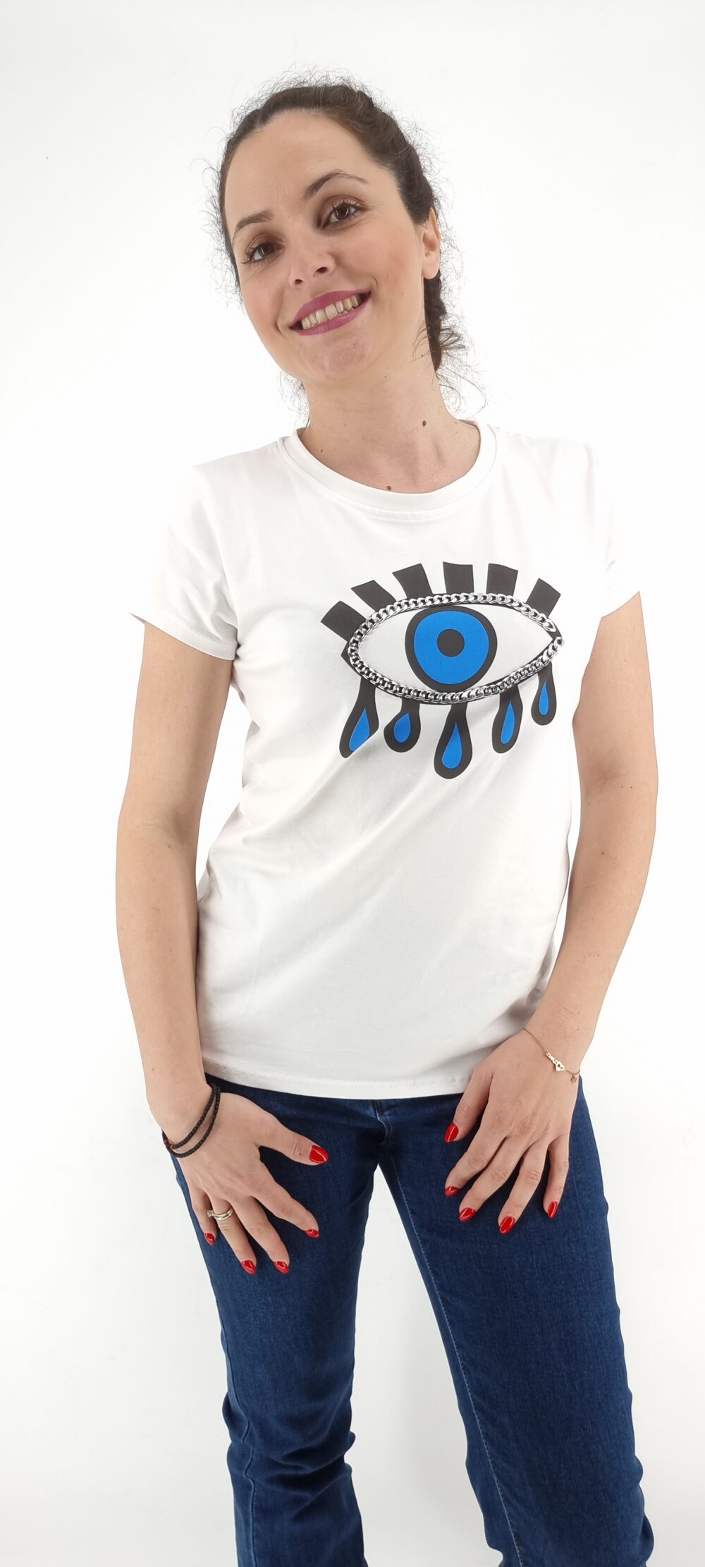 Άσπρο T-shirt με μοτίβο μάτι και διακοσμητική αλυσίδα