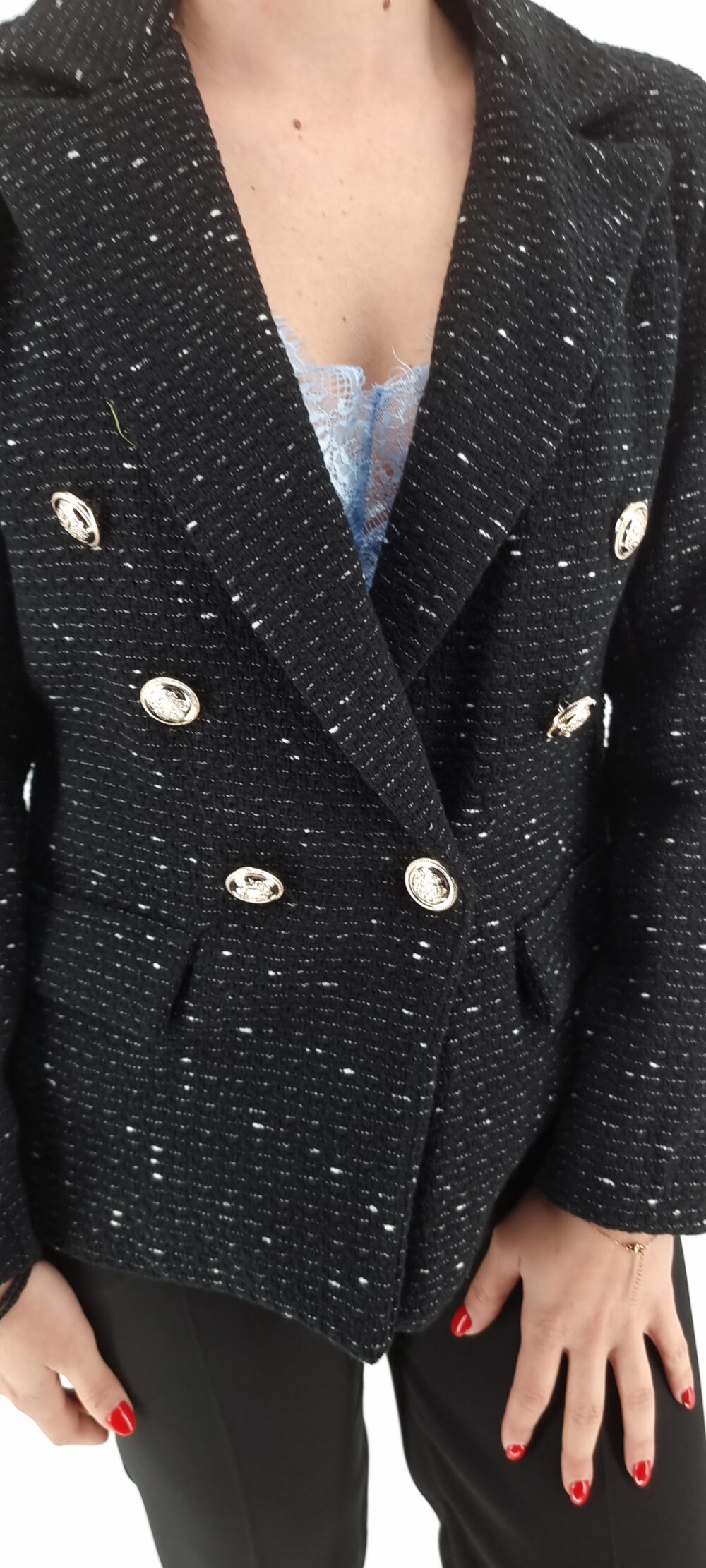 Μαύρο πλεκτό σακάκι με άσπρα σχέδια και χρυσά κουμπιά
