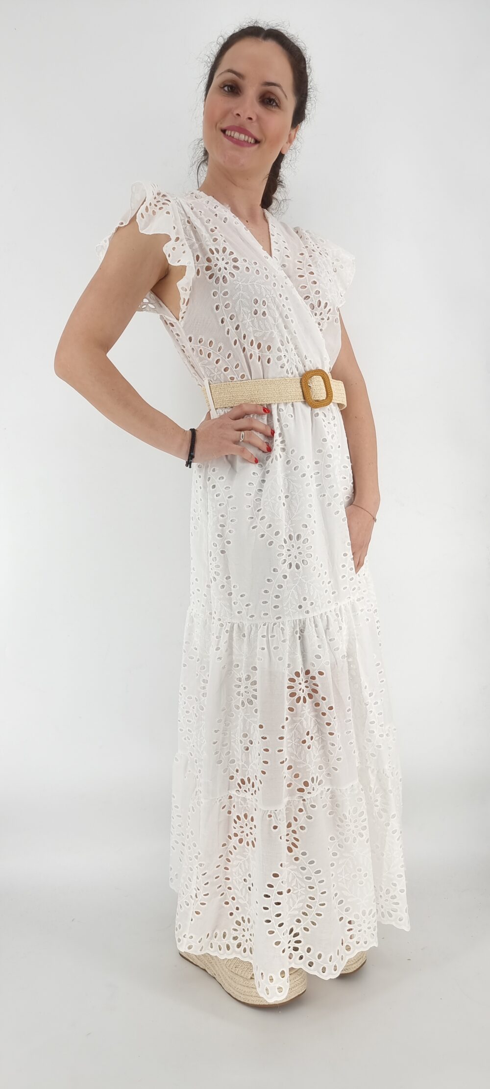 Φόρεμα άσπρο μακρύ δαντελωτό με ελαστική μπεζ ζώνη