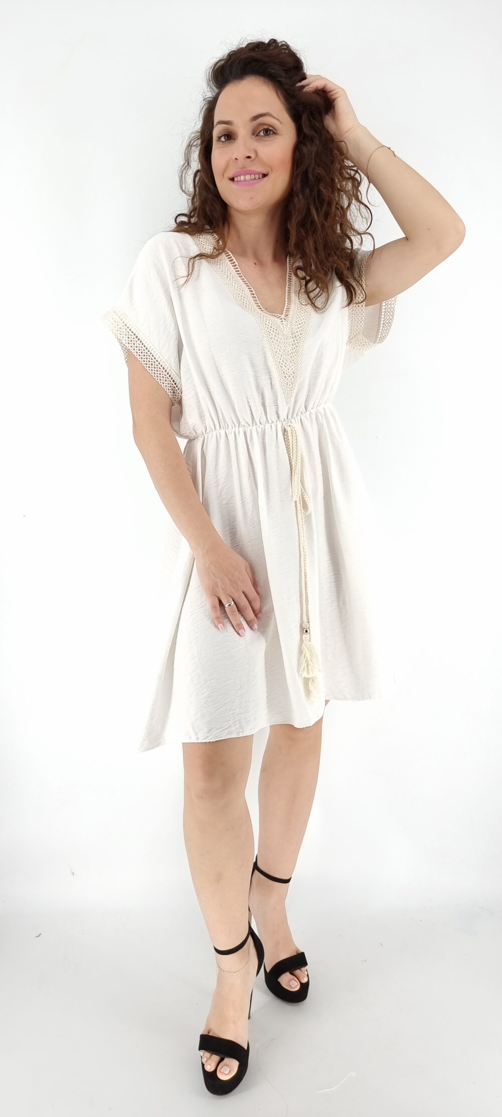 Φόρεμα κοντό με λάστιχο στη μέση και κορδόνι άσπρο