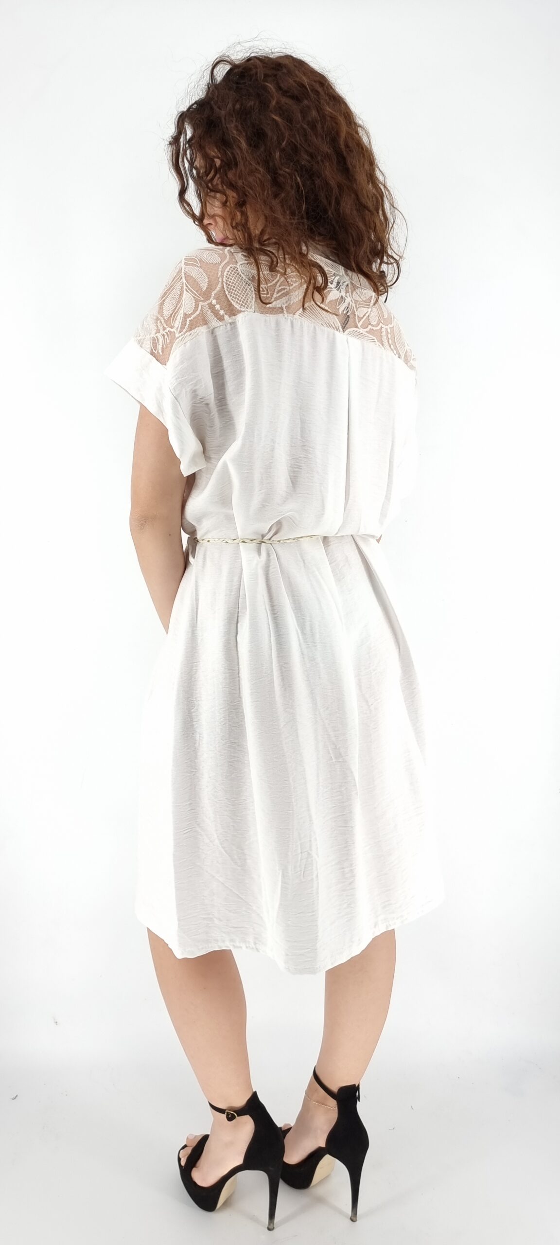 Φόρεμα κοντό με ζώνη και δαντέλα στο πίσω μέρος άσπρο