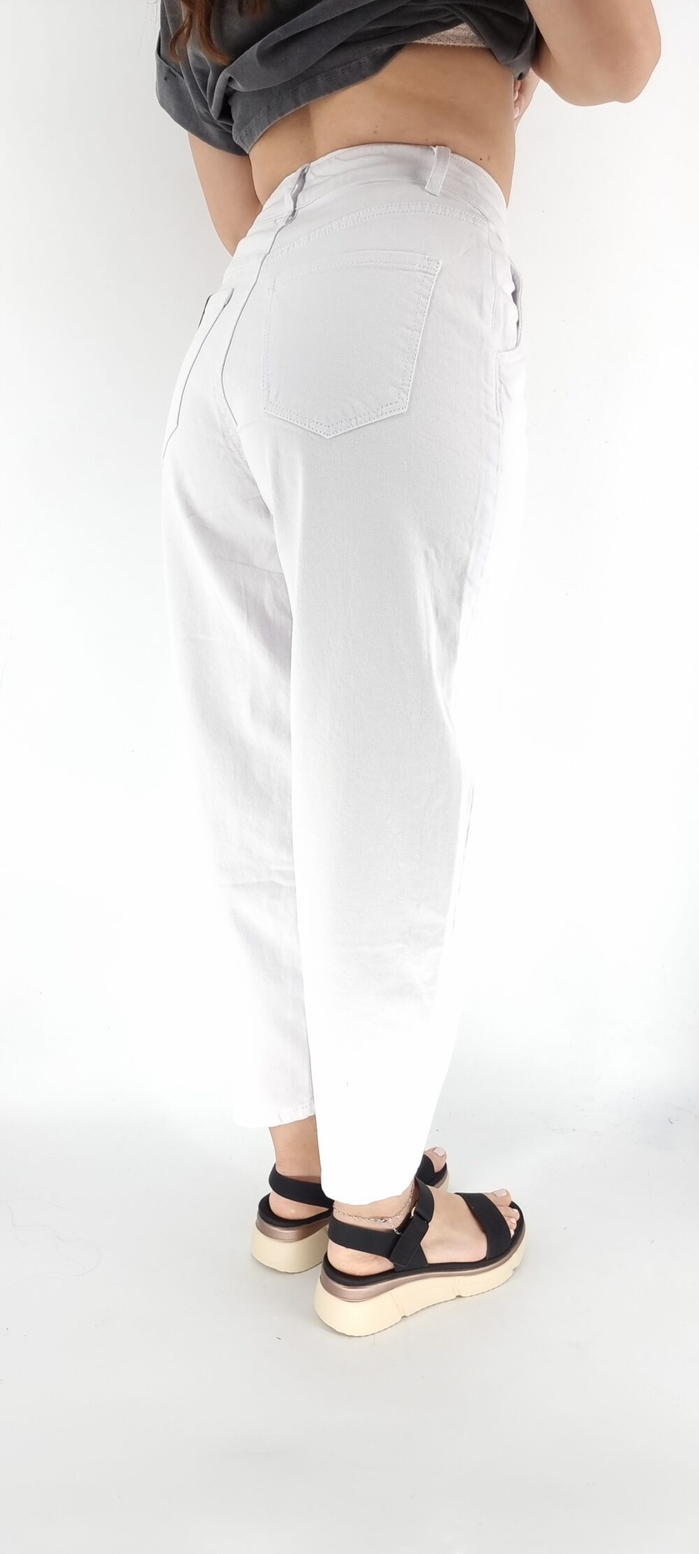 Άσπρο ελαστικό τζιν παντελόνι σε φαρδιά γραμμή