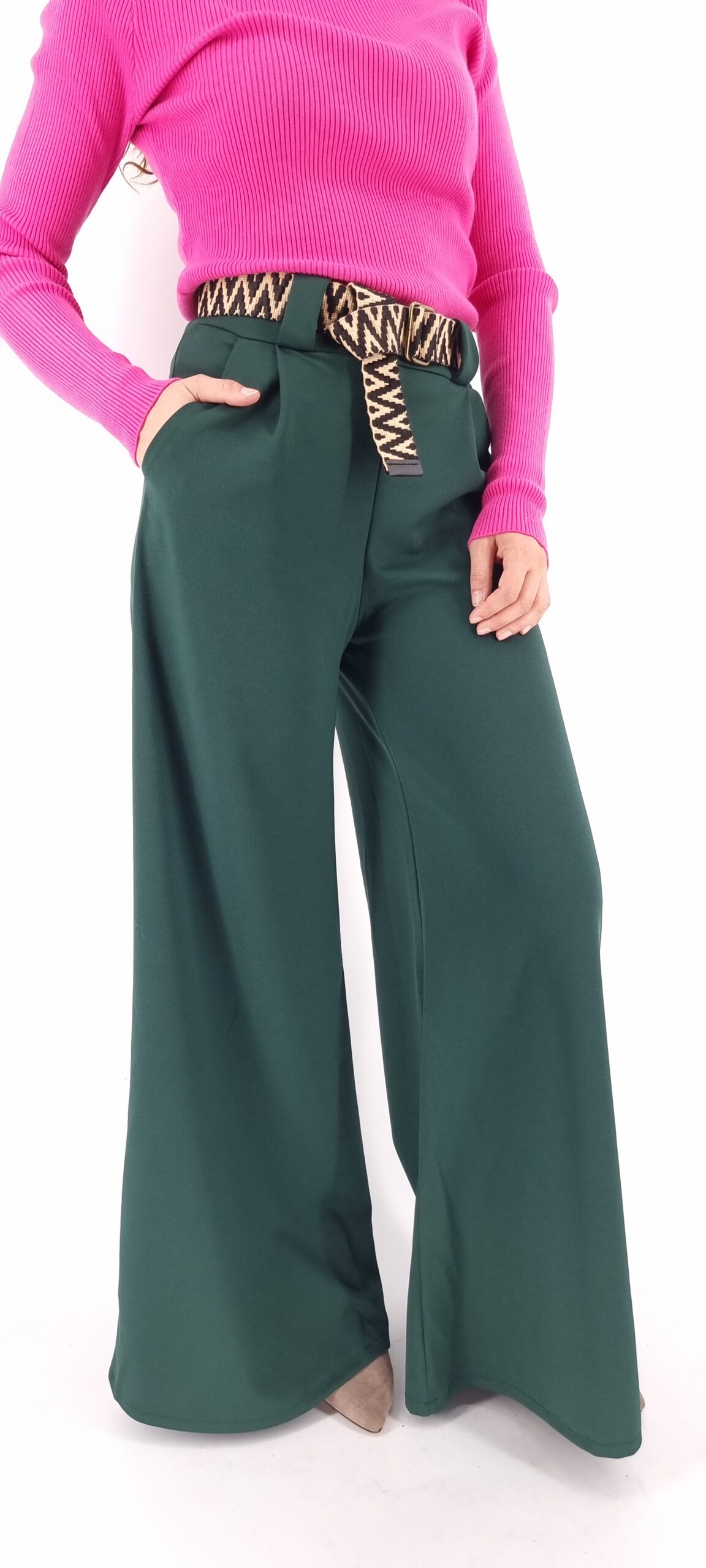 Παντελόνα με λάστιχο στη μέση,τσέπες και ζώνη πράσινο