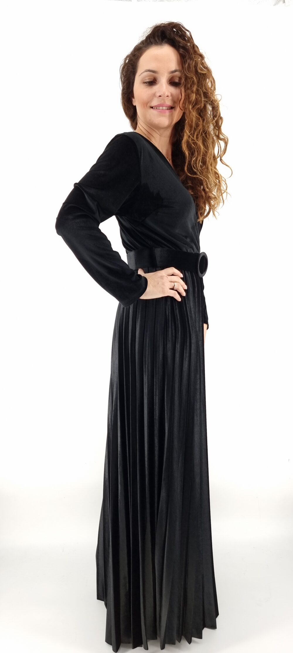 Φόρεμα μακρύ βελουτέ κρουαζέ με ίδια ζώνη και πλισέ τελείωμα μαύρο
