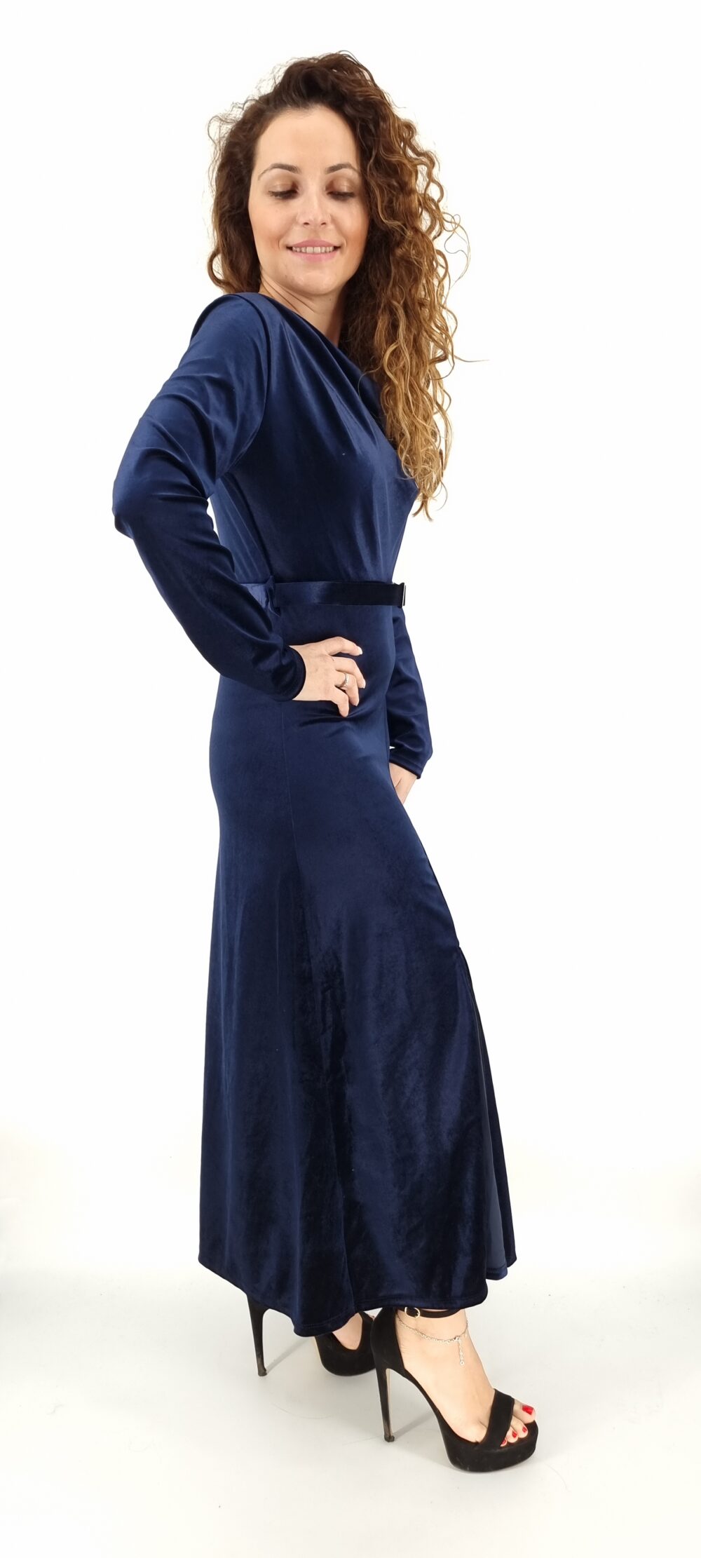 Φόρεμα βελουτέ midi με ίδια ζώνη,σούρα στο μπούστο και σκίσιμο μπλε σκούρο