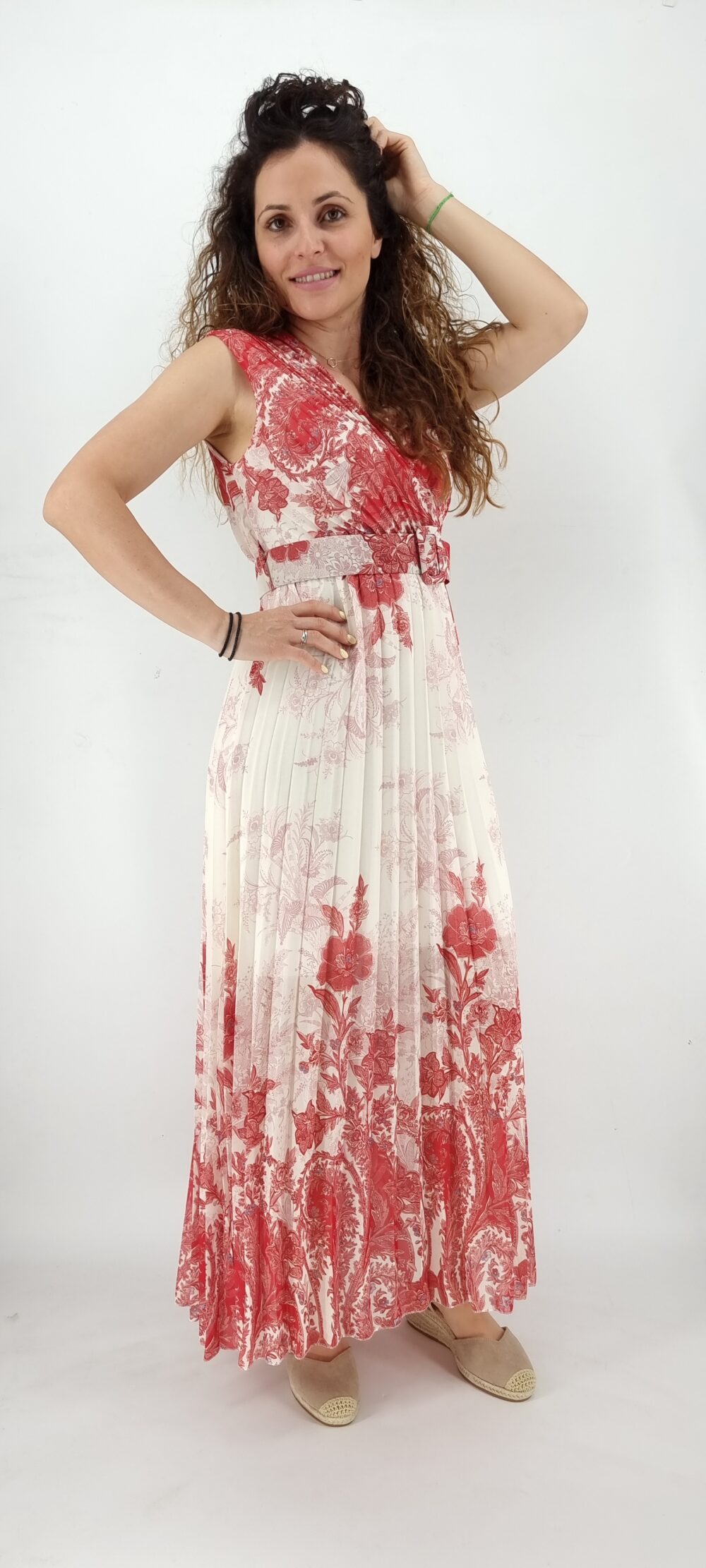 Φόρεμα μακρύ πλισέ κρουαζέ με ίδια ζώνη και μοτίβο λουλουδιών ροζ