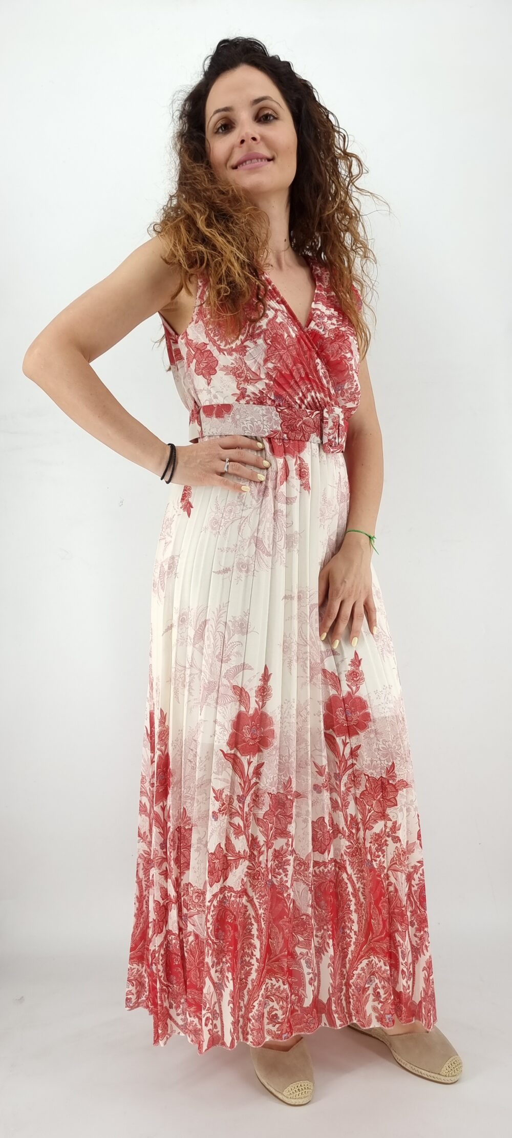 Φόρεμα μακρύ πλισέ κρουαζέ με ίδια ζώνη και μοτίβο λουλουδιών ροζ