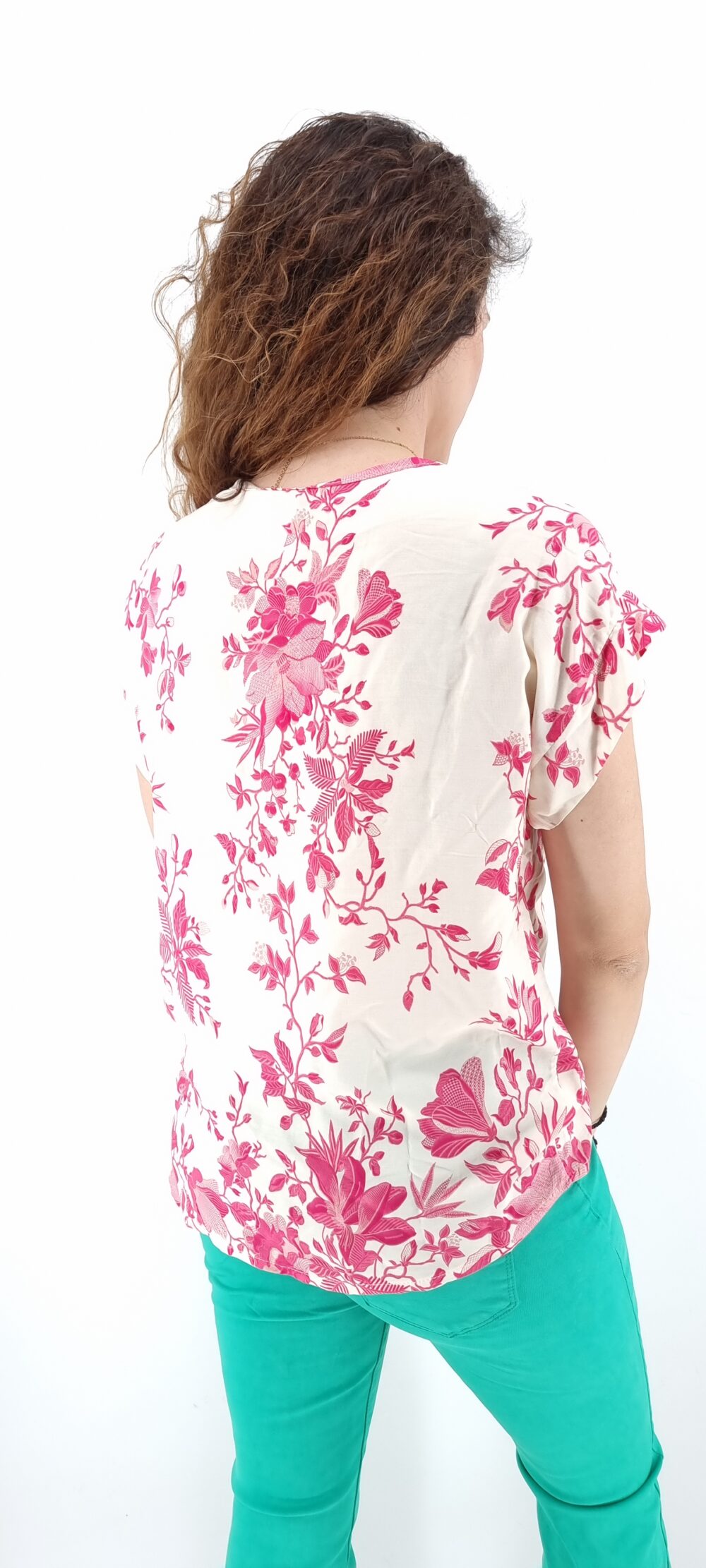 Μπλούζα με V λαιμόκοψη φλοράλ άσπρο ροζ
