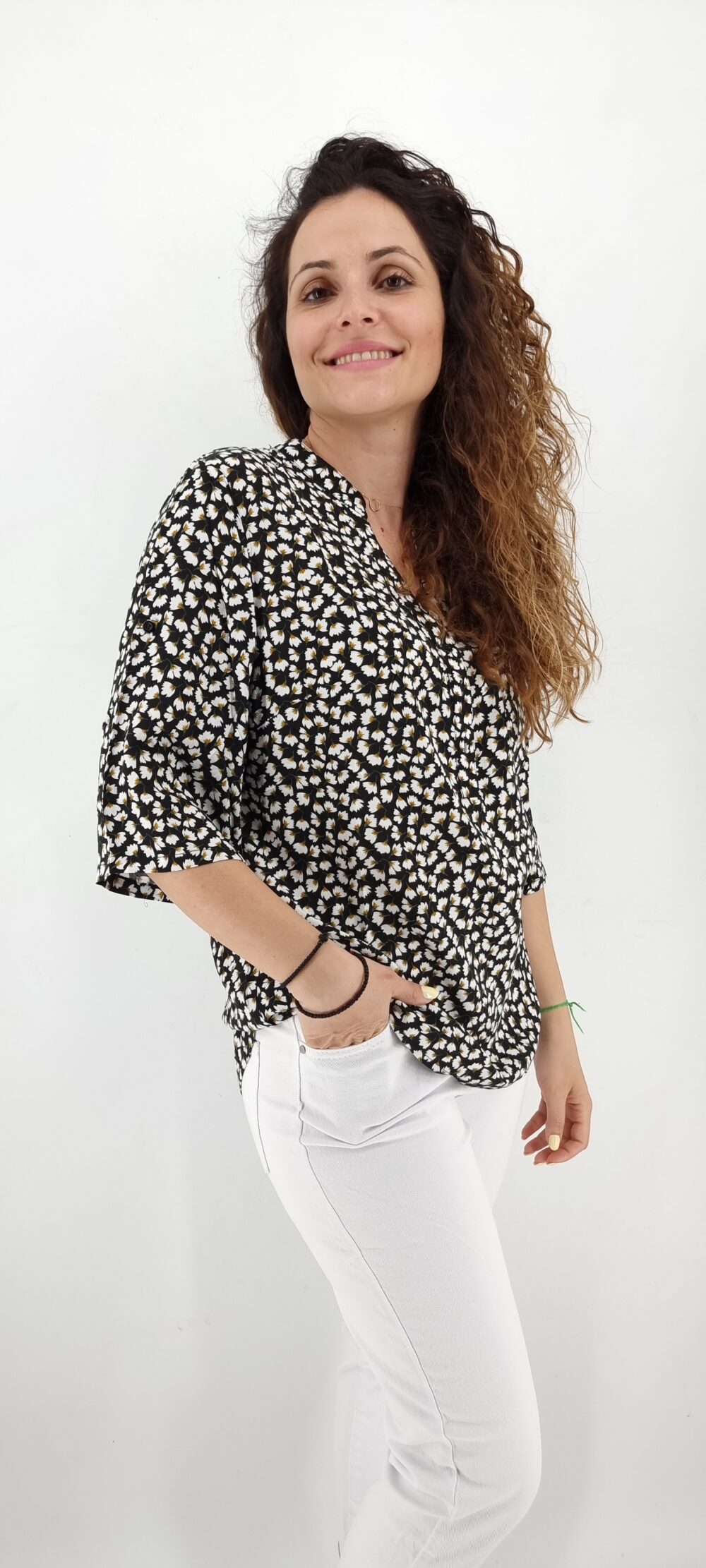 Μπλούζα με φλοράλ μοτίβο και 3 κουμπιά στο μπούστο μαύρο