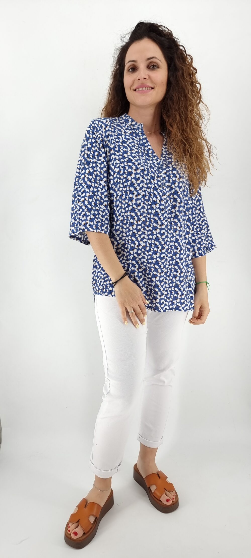 Μπλούζα με φλοράλ μοτίβο και 3 κουμπιά στο μπούστο μπλε