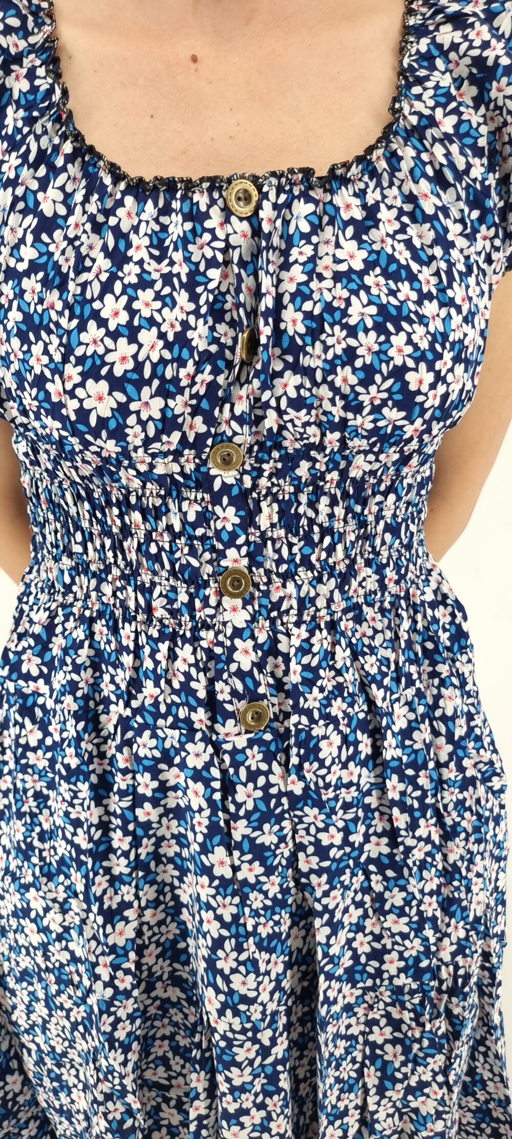 Φόρεμα φλοράλ midi με σφιγγοφωλιά και διακοσμητικά κουμπιά μπλε άσπρο