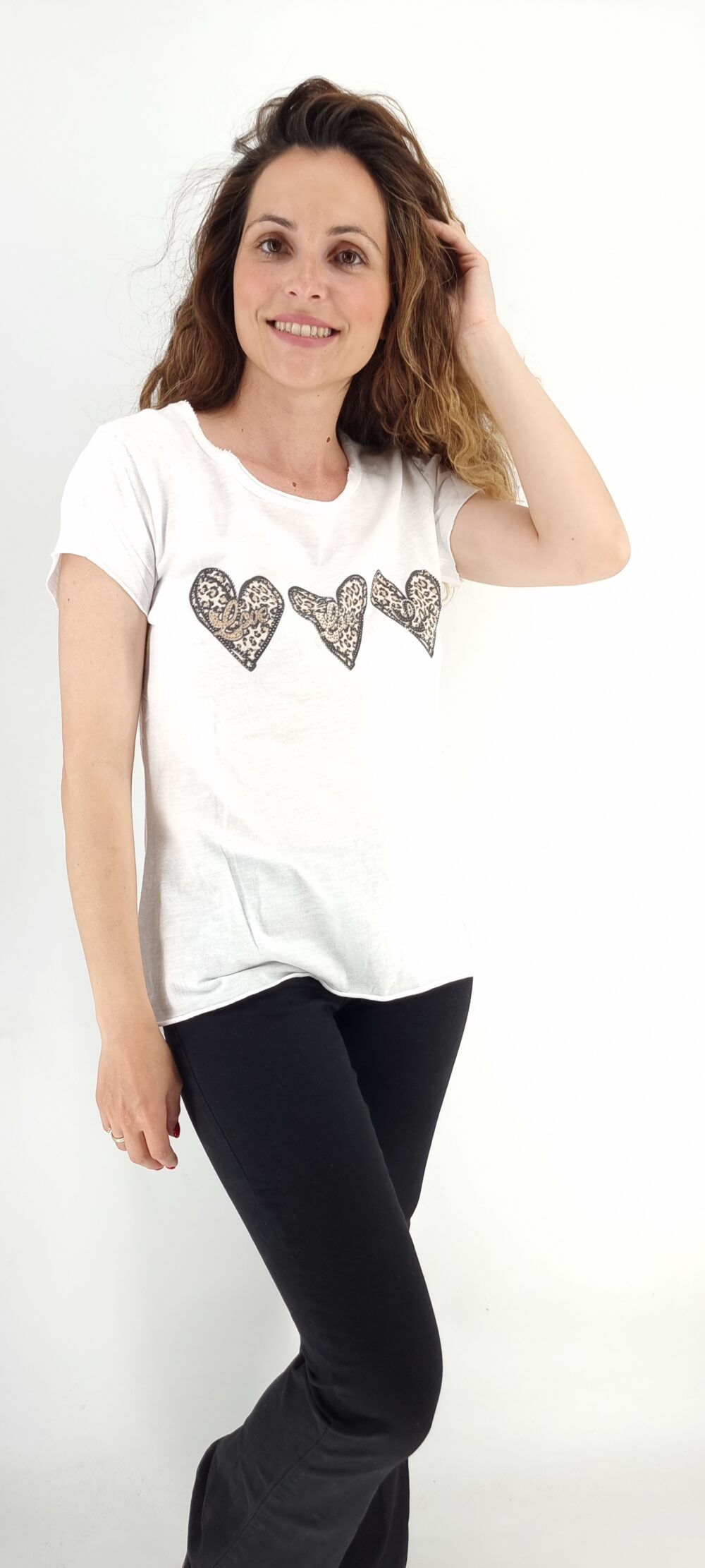 Άσπρο βαμβακερό t-shirt με στάμπα 3 λεοπάρ καρδούλες
