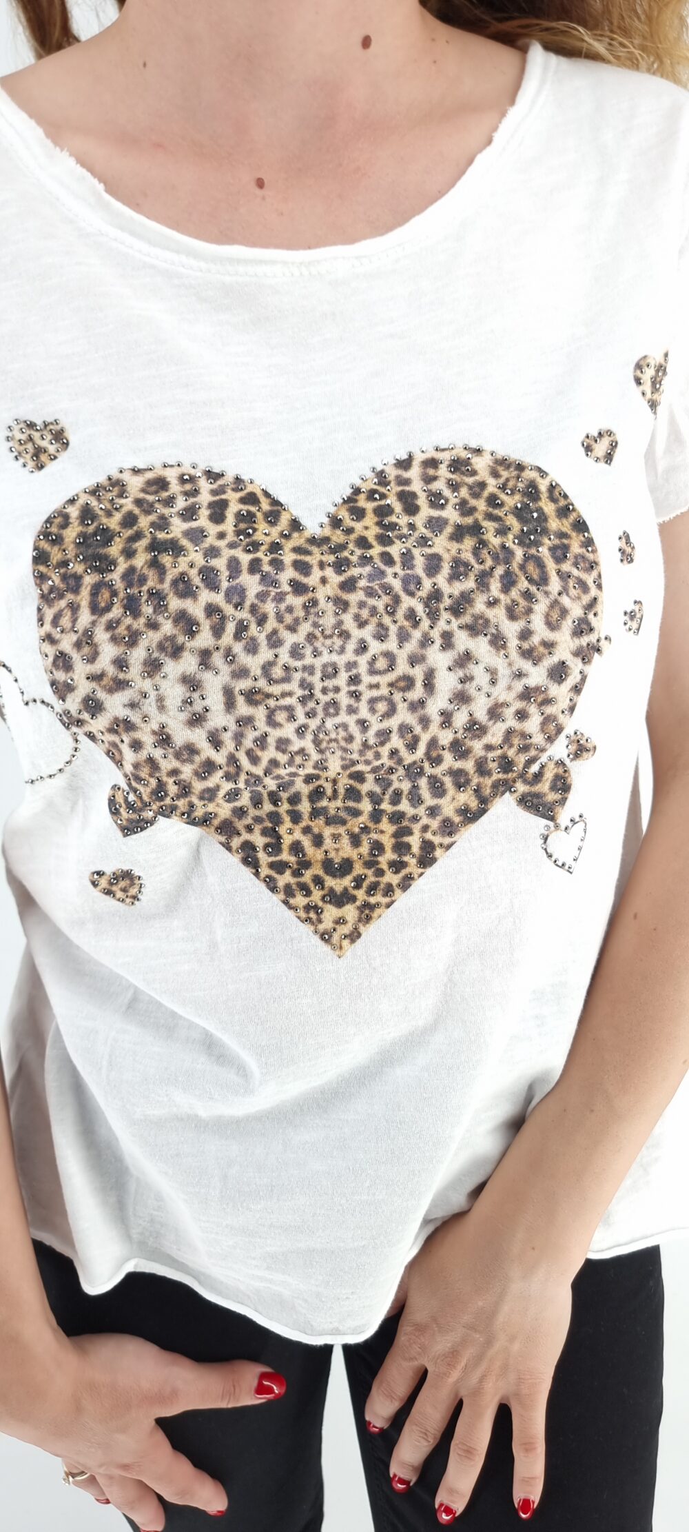 Άσπρο βαμβακερό t-shirt με στάμπα λεοπάρ καρδιά