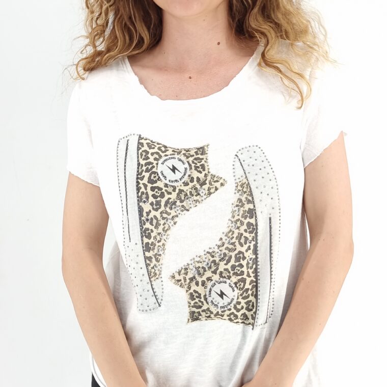 Άσπρο βαμβακερό t-shirt με στάμπα λεοπάρ παπούτσια