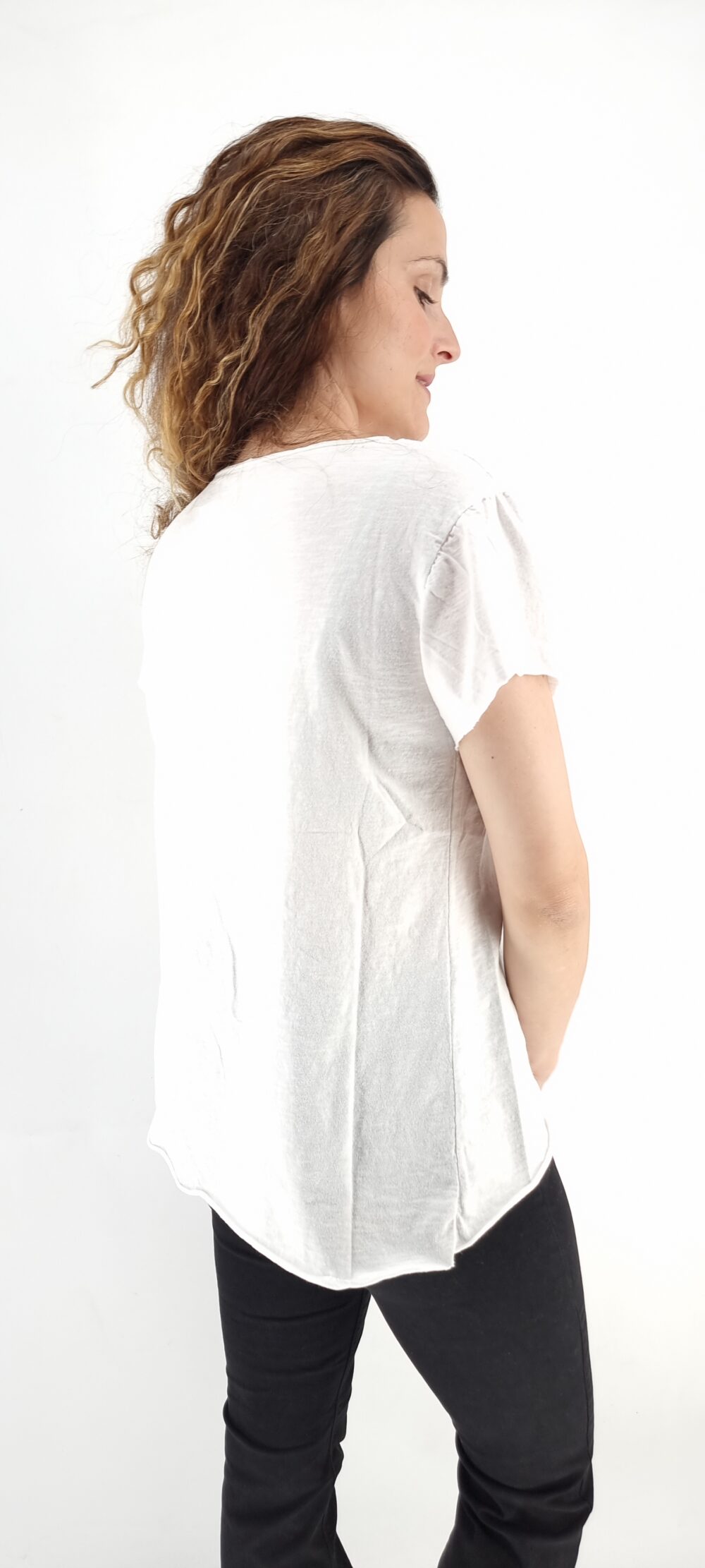 Άσπρο βαμβακερό t-shirt με στάμπα λεοπάρ παπούτσια