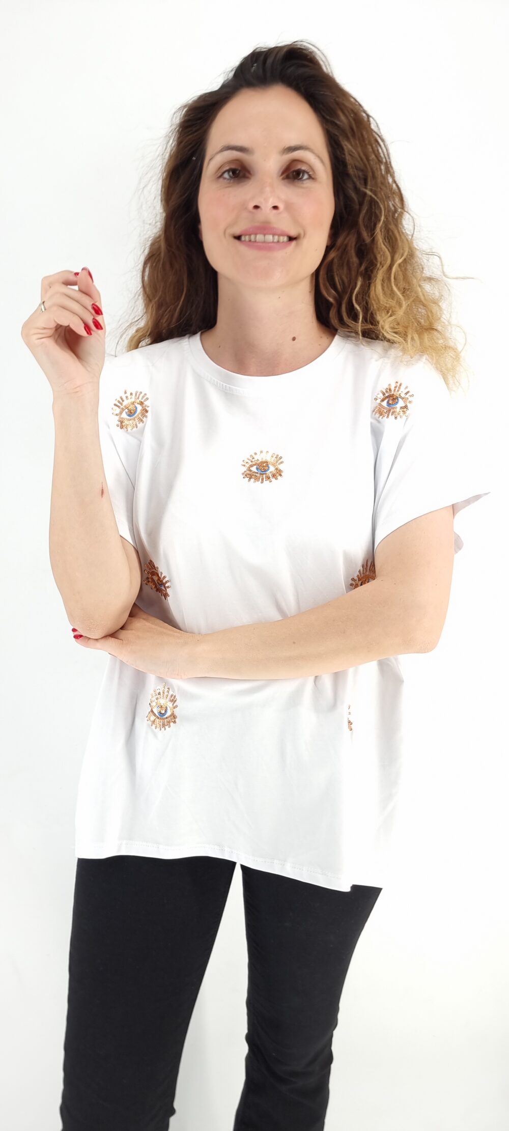 Άσπρο βαμβακερό t-shirt με μοτίβο ματάκια από παγιέτες