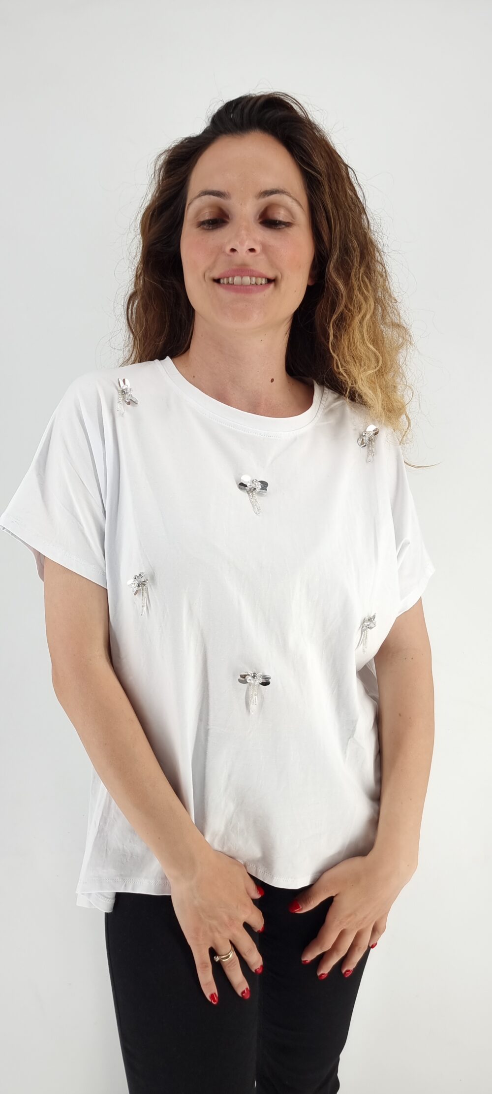 Άσπρο βαμβακερό t-shirt με μοτίβο πεταλούδες