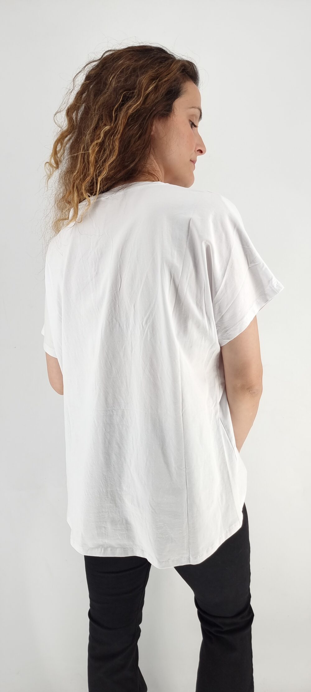 Άσπρο βαμβακερό t-shirt με μοτίβο πεταλούδες