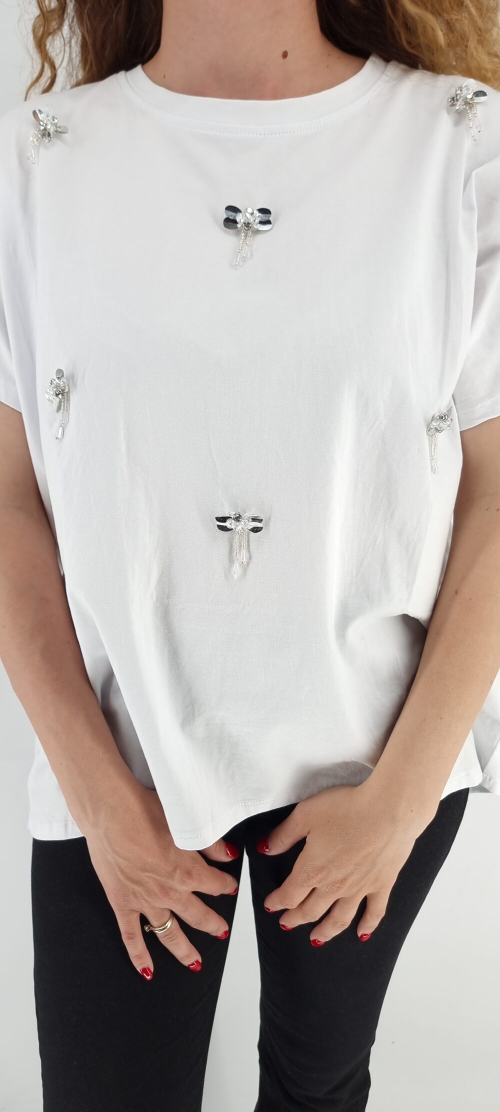 Άσπρο βαμβακερό t-shirt με μοτίβο πεταλούδες
