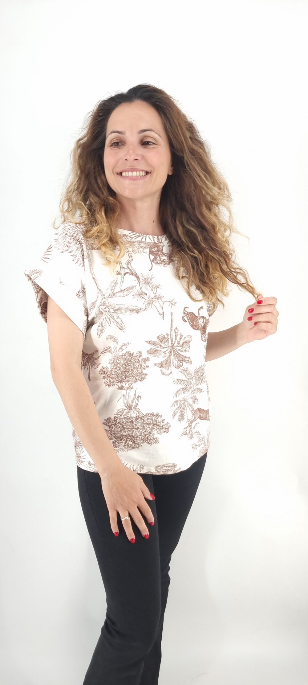 T-shirt άσπρο με μοτίβο δέντρα και ζωάκια σε καφέ χρώματα